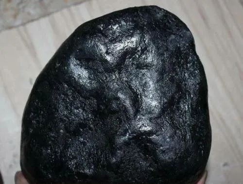 翡翠|翡翠知识科普,不同翡翠场口的黑乌沙皮壳都有什么特征?