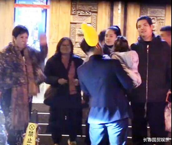 郭碧婷|“豪门阔太”郭碧婷素颜近照曝光,面部发福显憔悴,疑似怀二胎