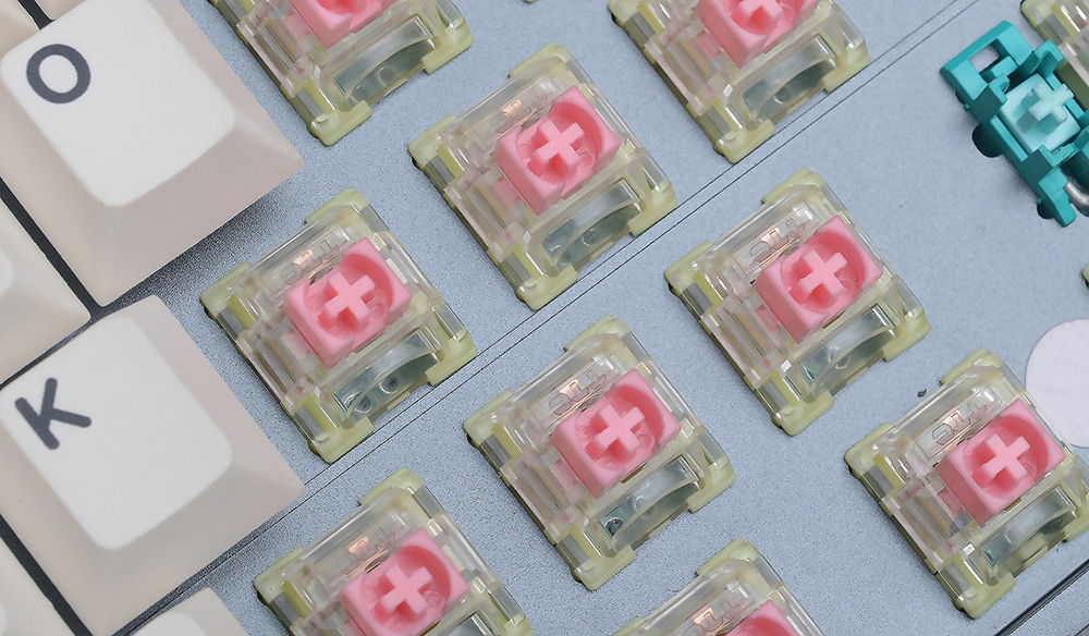 键盘|这配色的金属键盘，有种高达的既视感