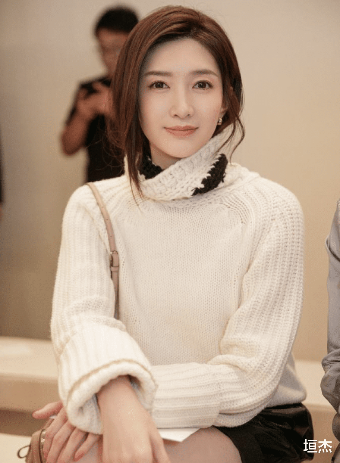 刘雪华|“自带苦相”的10位女星,个个愁容满面,演什么都丧,真吃亏啊