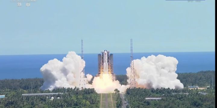 问天实验舱比天和核心舱更大!6层楼高的问天实验舱上天,还带了只“胳膊”