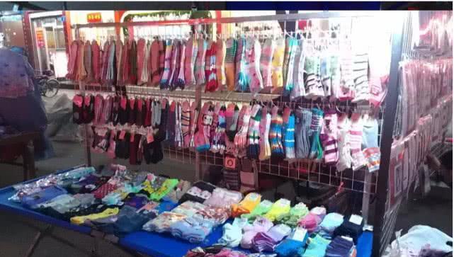 Linux|电商卖家：本以为地摊出现生意会好起来，没想到买家越来越少了