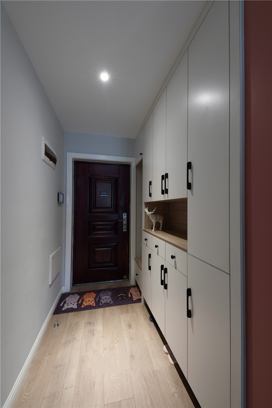 89平现代风三居室融入一抹暖橘红调，做出不一样的北欧感