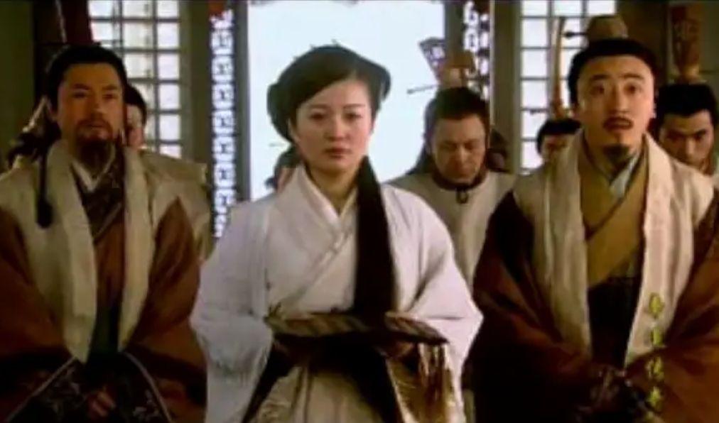 宁理|宁理：11岁丧母，27岁远走美国，吃10年软饭，中年回国演变态翻红