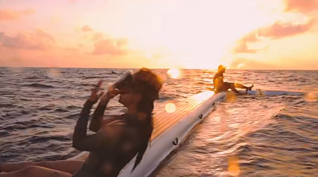 包贝尔|岳云鹏包贝尔包游艇出海！穿拖鞋烤串没架子，钓80斤大鱼十分霸气