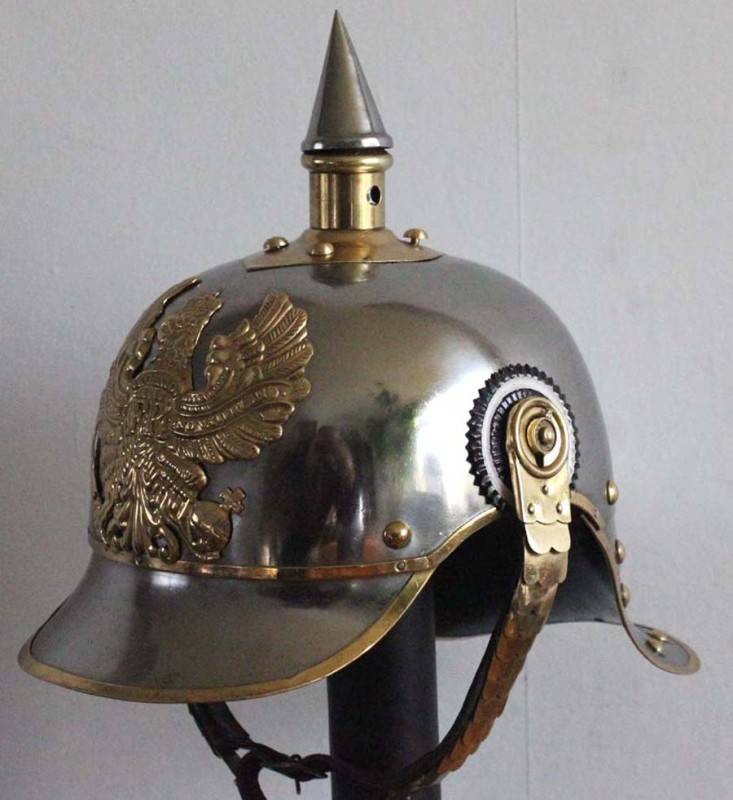 许多|一战时期德国士兵的头盔普遍都带尖铁吗?