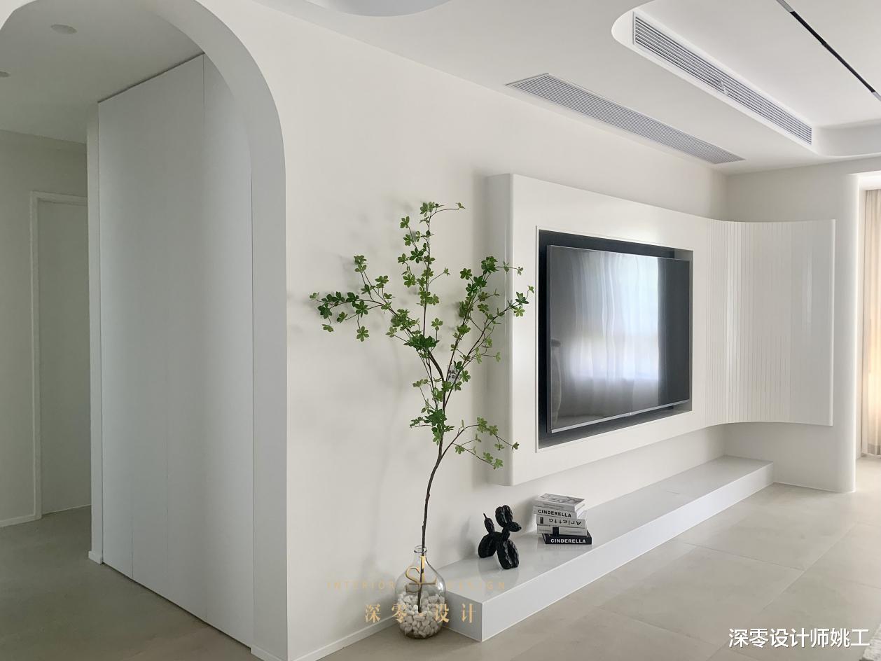 客厅阳台间墙垛太难砸,看着突兀影响美观,4个设计技巧值得借鉴