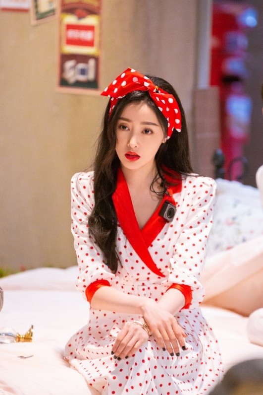 张天爱|张天爱晒出最新写真，如今的她肤白貌美性感迷人，越来越有女人味，网友赞