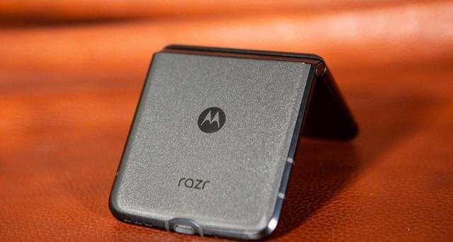 摩托罗拉razr2022评测：它是否比GalaxyZFlip4更好？