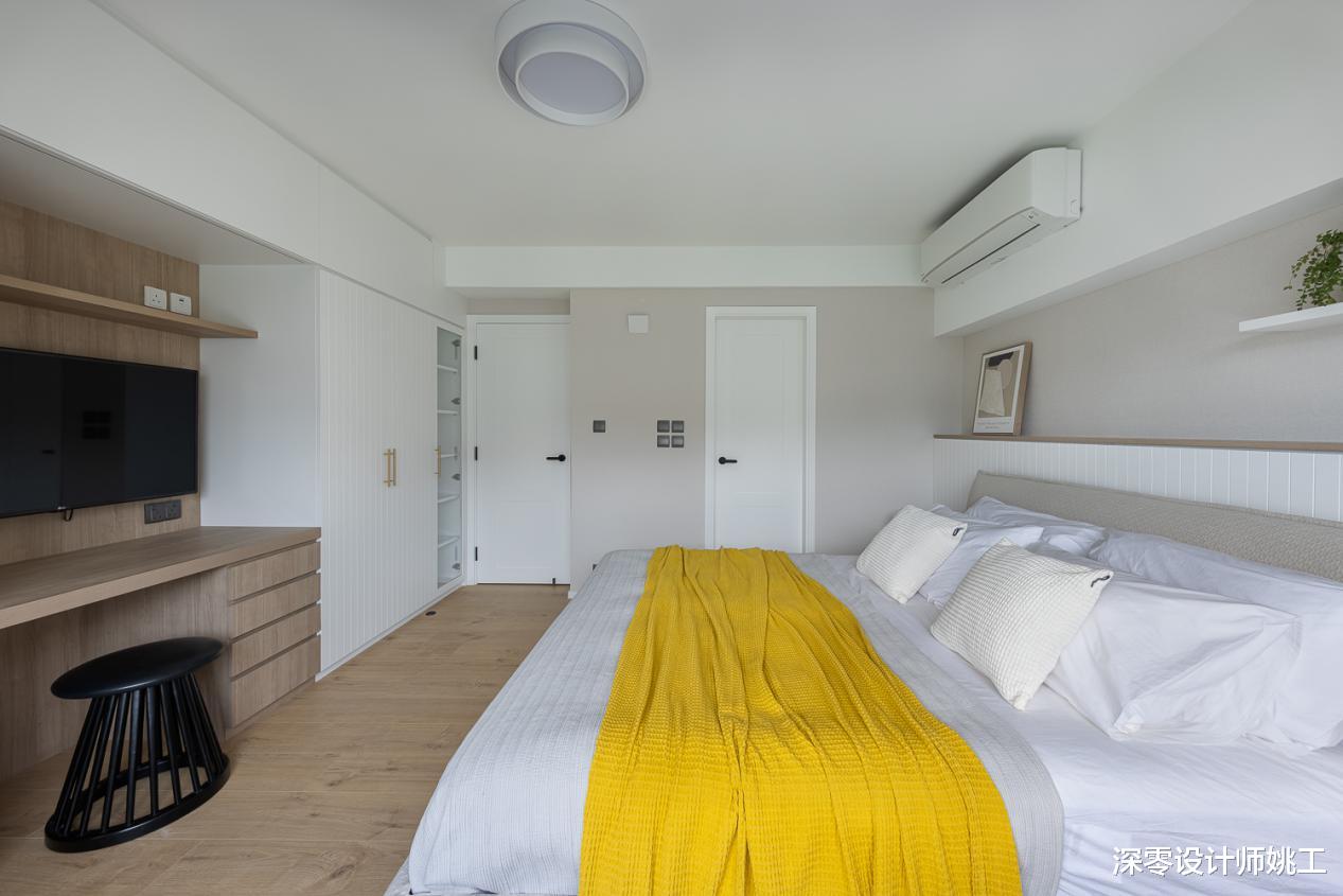 110㎡2室2卫带大横厅，玄关柜和电视柜相连，客餐一体看着清爽万分