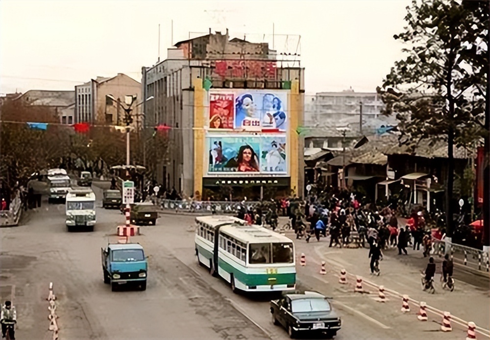 99年,天津26岁美女死刑犯被枪决,死前唯一要求:穿婚纱执行死刑