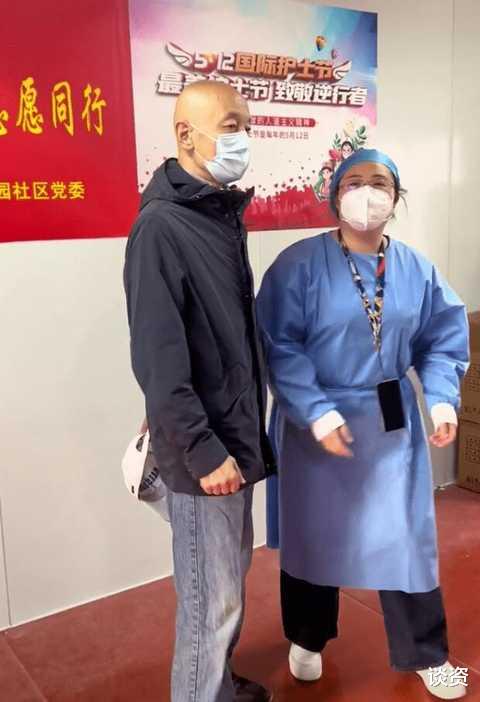 葛优|65岁葛优做核酸被偶遇，身材消瘦精神矍铄，网友：你大爷还是你大爷
