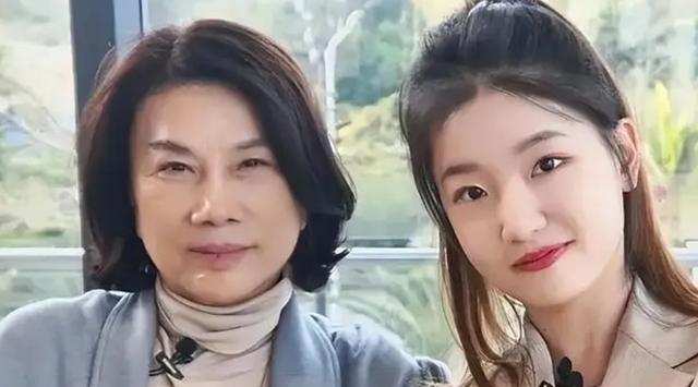 直播带货|解雇传闻不攻自破，董总回应孟羽童直播带货，称赞其是标准的秘书