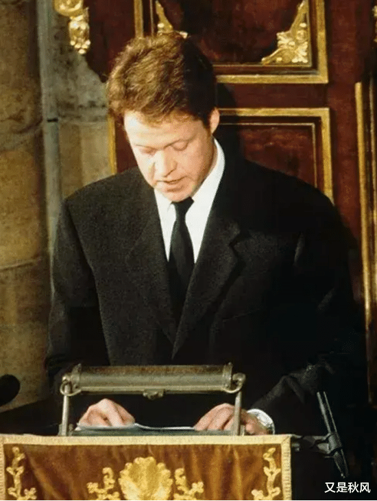 戴安娜|戴安娜的大侄子遗传家族神颜值，相貌比王室秃头王子，帅气太多了