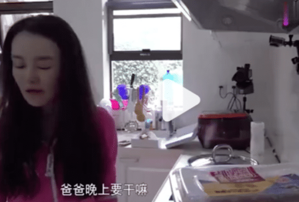 冉莹颖|胸炸开了,脸塑料了,国民媳妇出啥事了?