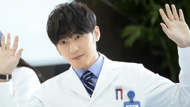 曲栅栅|曾演《乔家儿女》二次爆红的白宇，这次真的打了一手烂牌吗？