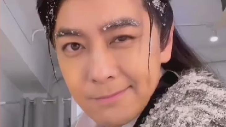 林志颖|48岁林志颖复工拍广告花絮，现场轻松做wink，力破三大谣言