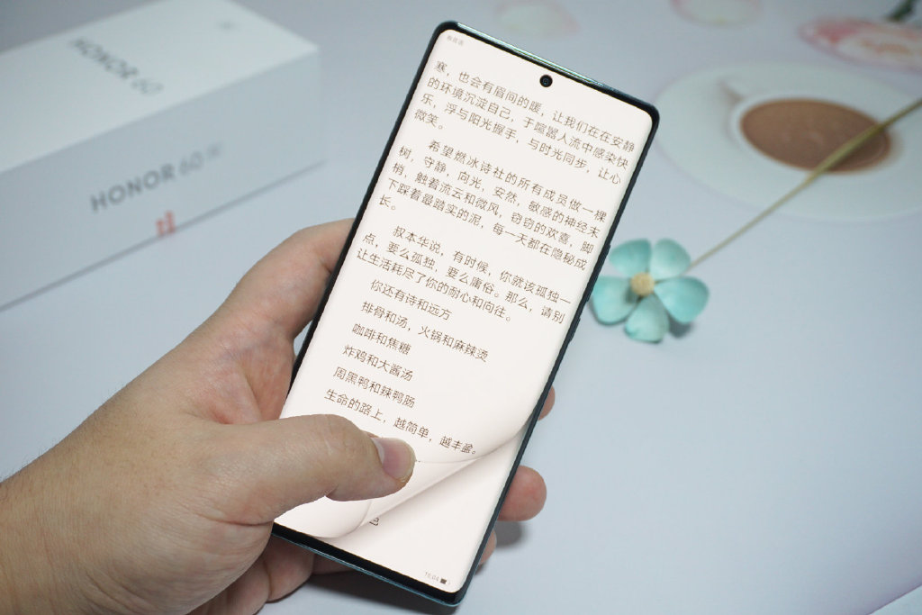 荣耀|荣耀60 SE首发评测：2000元档位屏幕天花板，视界触手可及