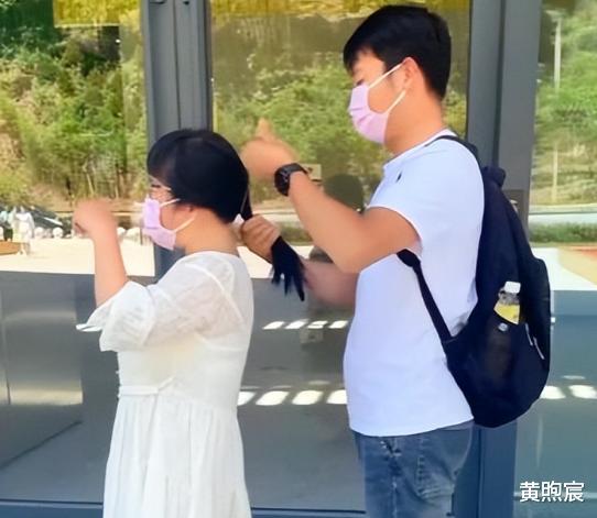 余秀华为杨槠策征婚,扯证就给10万彩礼,直言他是没留根的老草
