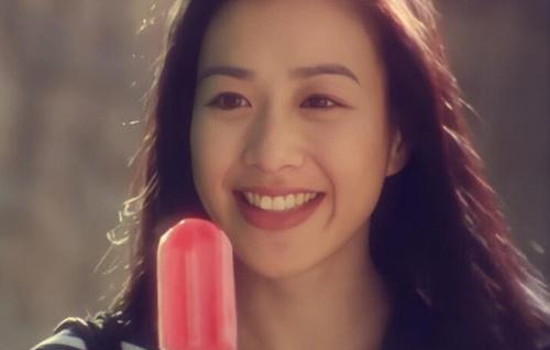 钟丽缇|50岁钟丽缇短裙网袜，性感火辣，为何这个3婚3孩妈妈能这么潇洒？