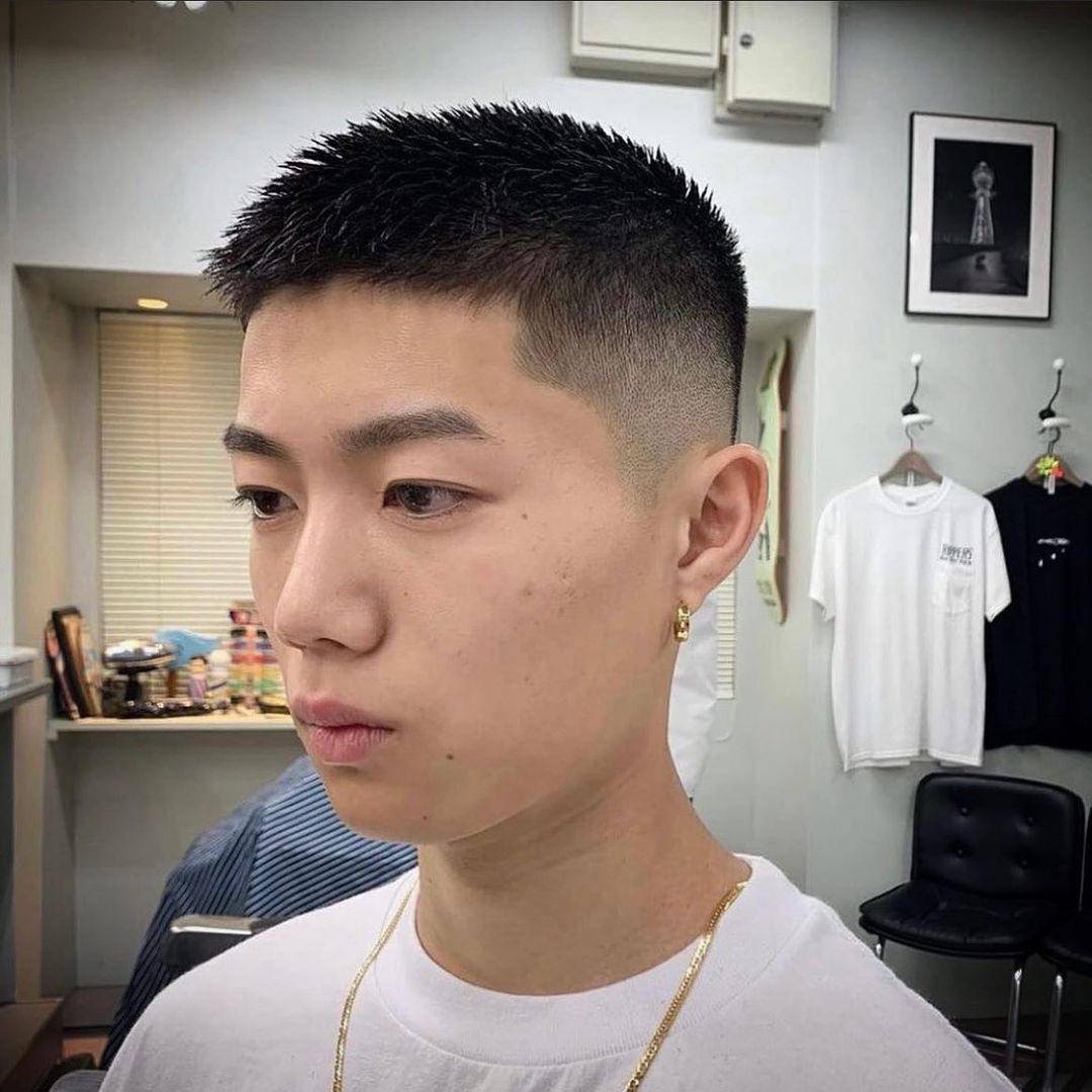 烫发 最具人气男士发型15款，寸头背头烫发头，帅气不落伍