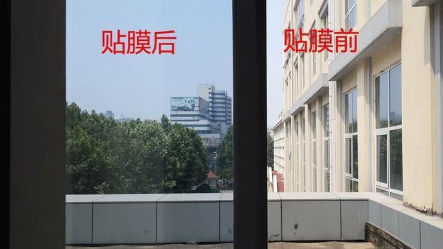 别再傻傻装窗帘了，现在都流行用这种膜，价钱低，隐秘性还更强