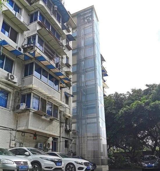 旧房加装电梯,业主后悔:房子贬值,还引来一堆“新麻烦”