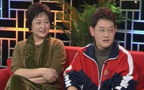 梅婷|好友傅彪因癌去世,葛优一分没拿,却扮演了父亲角色至今!