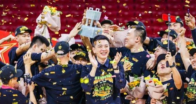 辽宁男篮|辽宁夺冠奖金有多少？真不能全怪姚明！19年广东众将是真爽！