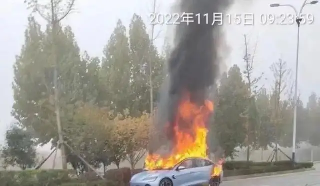 比亚迪海豹自燃：疑为首起起火事故