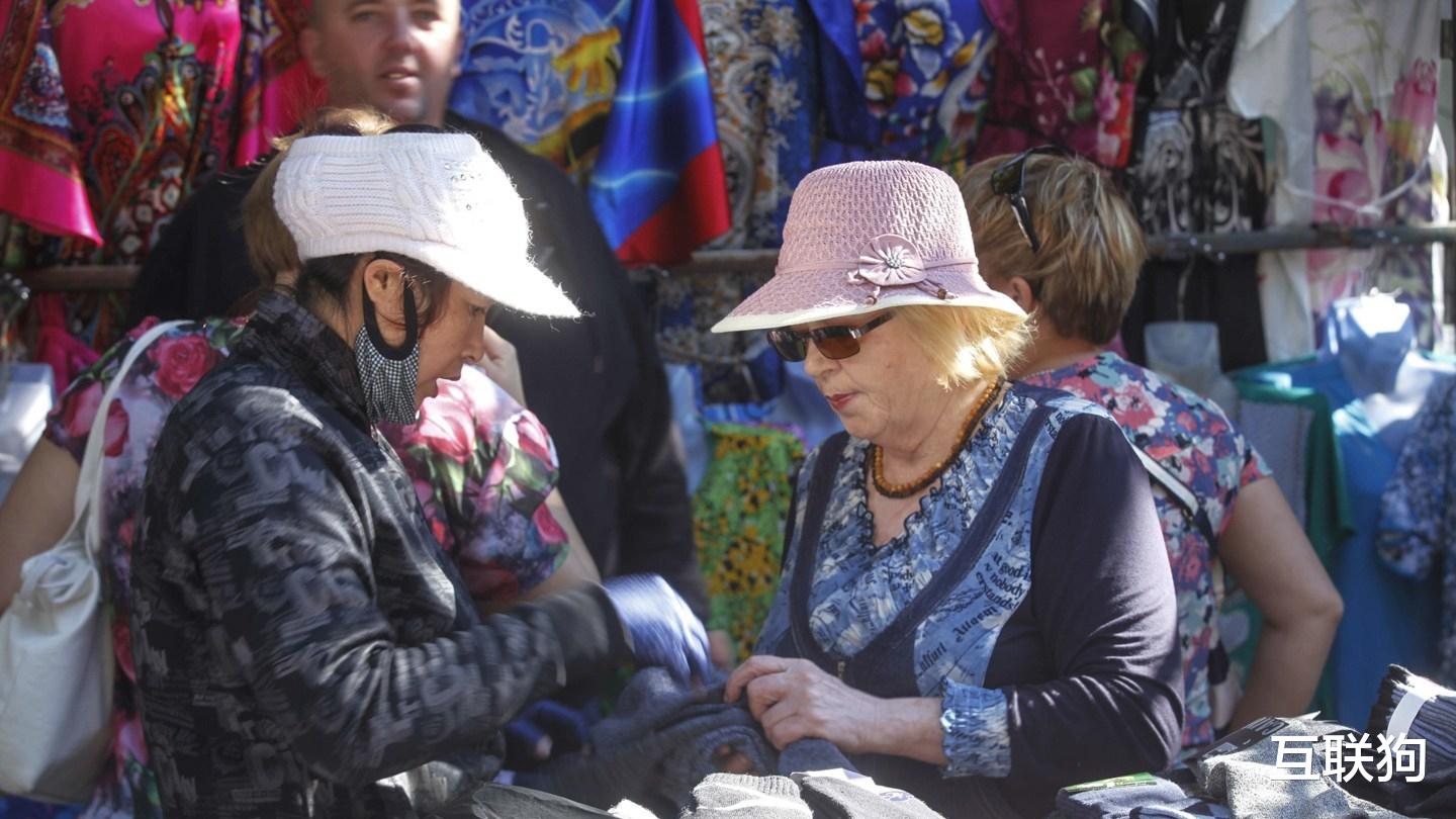 阿里巴巴|苹果谷歌干的“好事”：7000名“大毛”游客被困机场，饭都吃不起