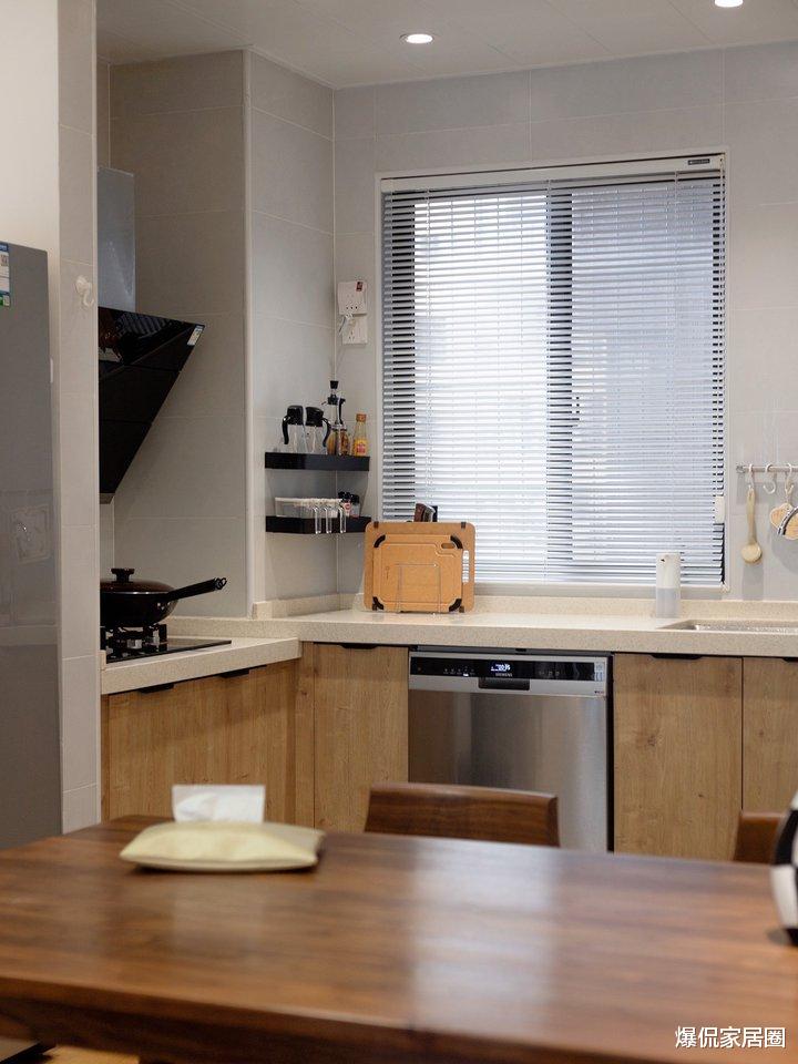 侧吸油烟机、顶吸油烟机和集成灶,哪个更适合家用?分别用了几年,谈谈自己的感受