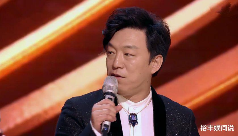 黄渤|黄渤乘坐游艇海钓被偶遇!一杆四条刀鱼,水平被赞大师级别