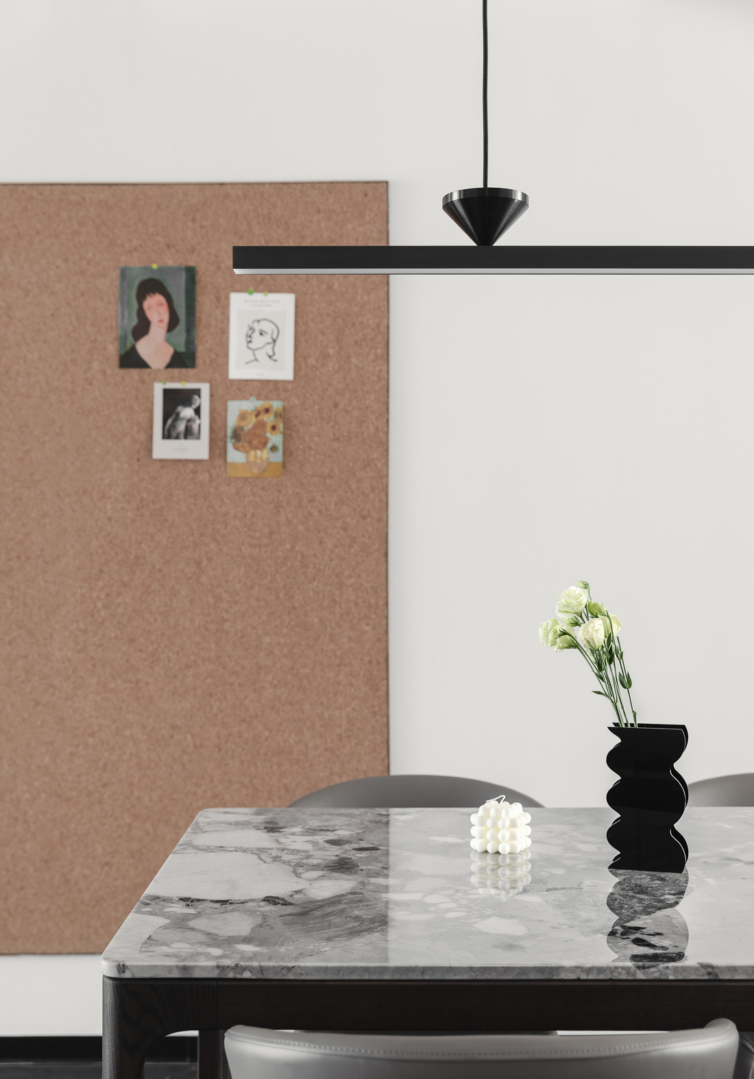 150㎡极简风，书房黑框玻璃门设于客厅，舒适敞亮且质感高级！