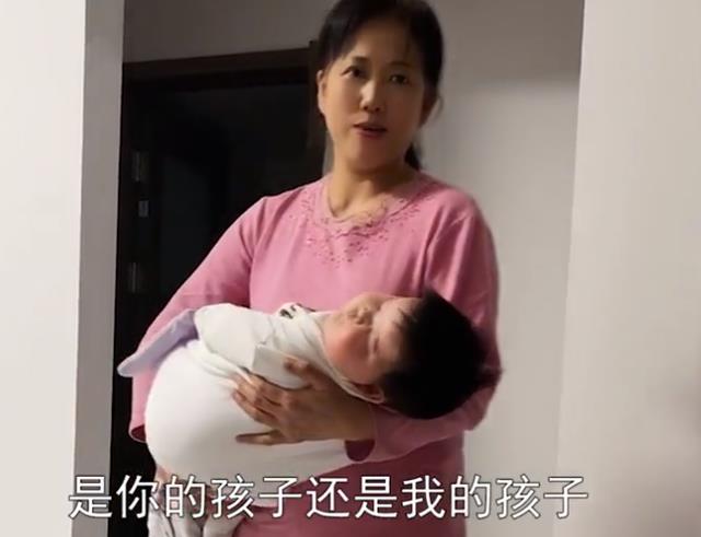 哭笑不得!北京一姥姥带娃不停挤兑亲生女儿:是你孩子还是我孩子