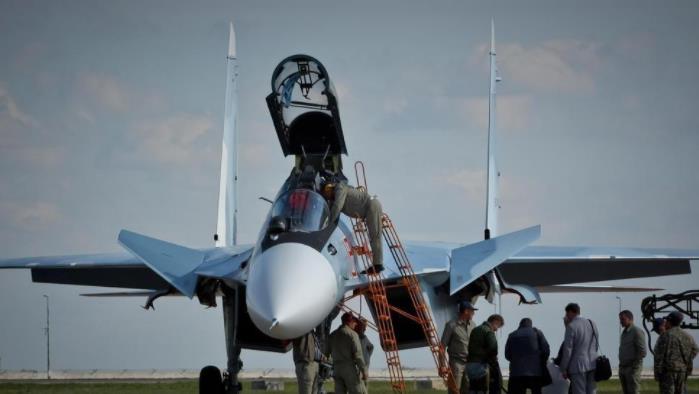 普京收到坏消息，俄空天军苏27在俄境内被击落，谁干的？
