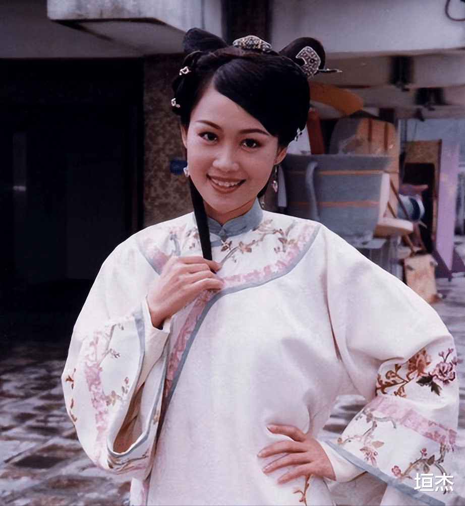 香港小姐|“风光不再”的港姐现状：有人抵押皇冠还巨债，还有人菜市场摆摊