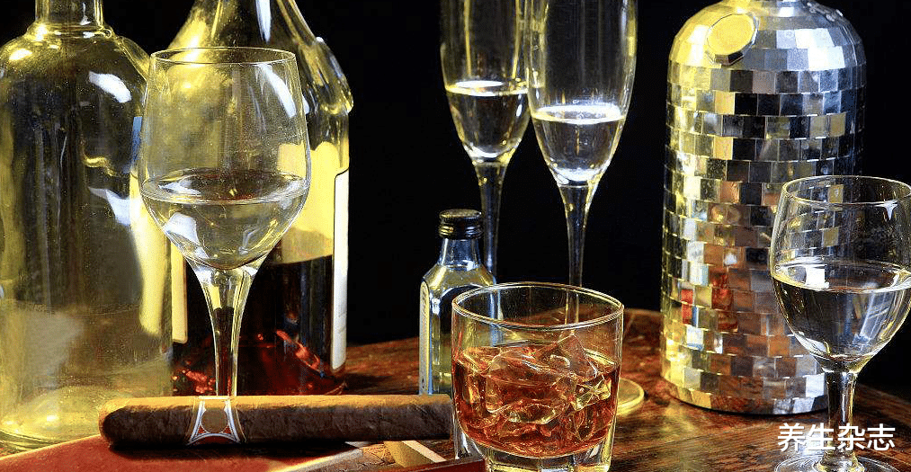 痛风|痛风多是\吃\出来的,医生警示:3种食物是尿酸催化剂,快扔掉