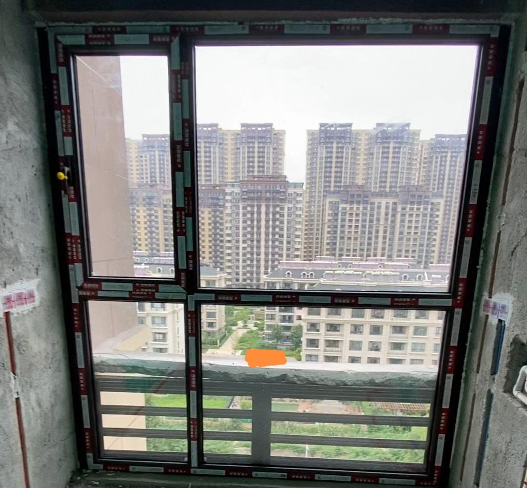 封阳台有4种封窗方法，看完就知道怎么选了，但要注意4个选择建议
