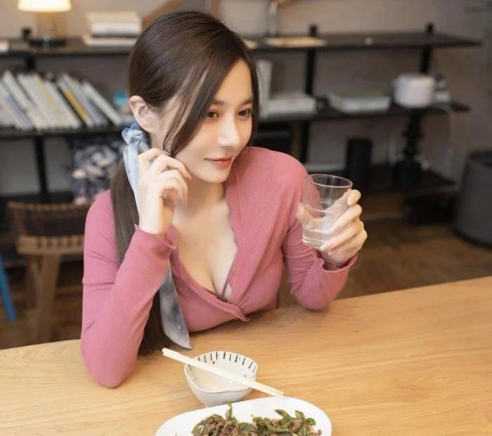 百褶裙 有一位擅长做晚餐的佳人是怎样的体验呢？今天小编来告诉你！