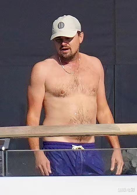 莱昂纳多·迪卡普里奥|48岁小李子不爱穿上衣,挺着大肚腩继续度假,网友:问就是爱过