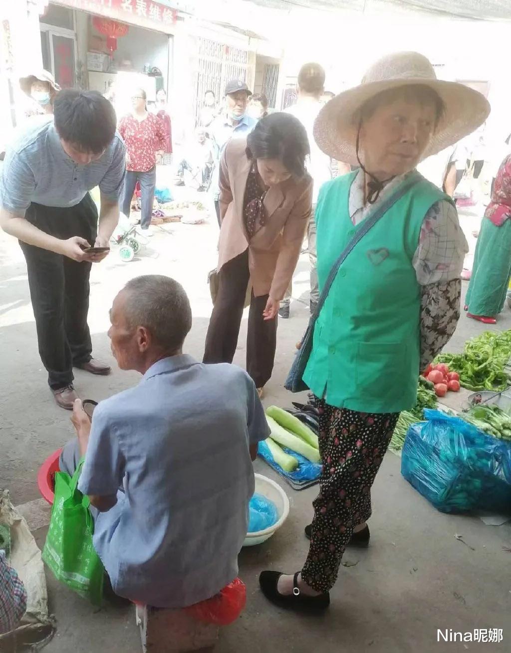 西装|刘涛为新剧牺牲大，穿西装拎公文包，44岁剪三七分短发像“老干部”