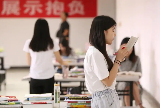 大学生|这些数据告诉你,读研究生3年,哪些专业对考公务员更有帮助?