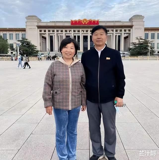 带货|杜新枝迎新年直播首秀，造型干练年轻了不少，再度回应网友质疑