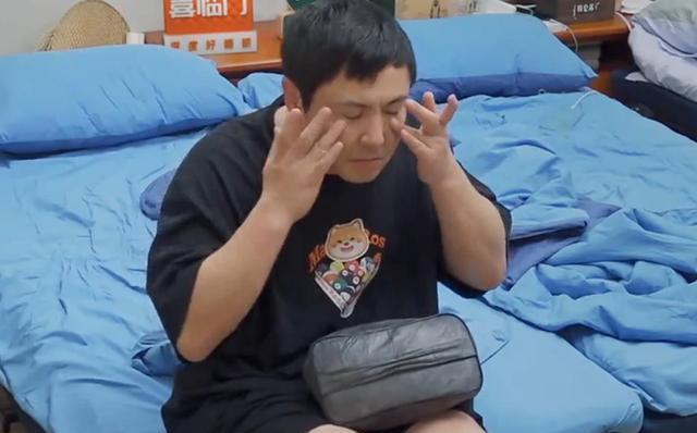 发型 沈腾反套路护肤看懵网友,不洗脸直接涂抹,从精华到眼霜一个不少