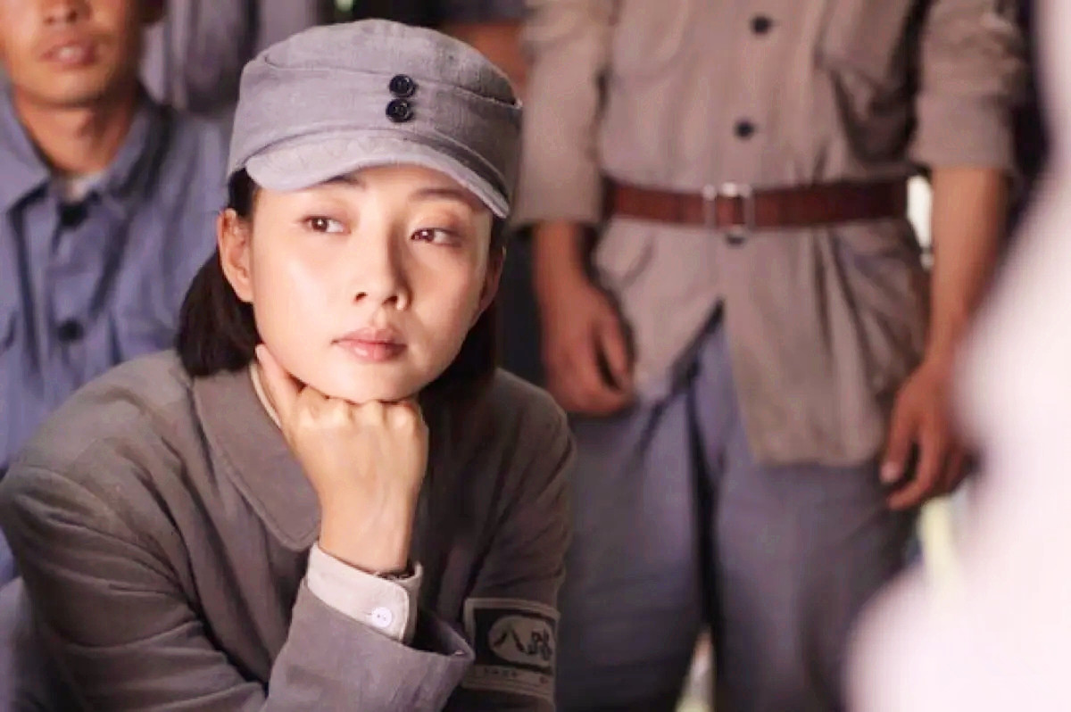 殷桃|“不老水蜜桃”殷桃:42岁像24岁,身边追求者不断却还是感到寂寞