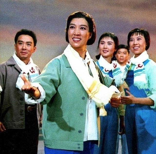 混搭|有人说京剧演员刘长瑜梅兰芳金奖大赛沾了李铁梅光,这是嫉妒之言