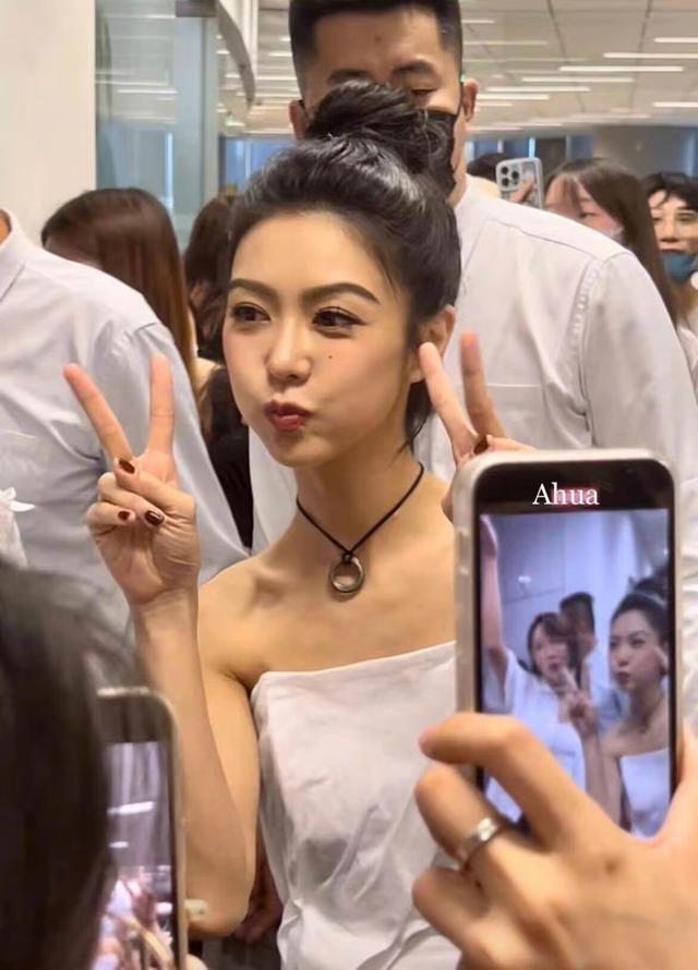 刘海 我差点没认出这是薛凯琪！生图下的她，美得不像41岁