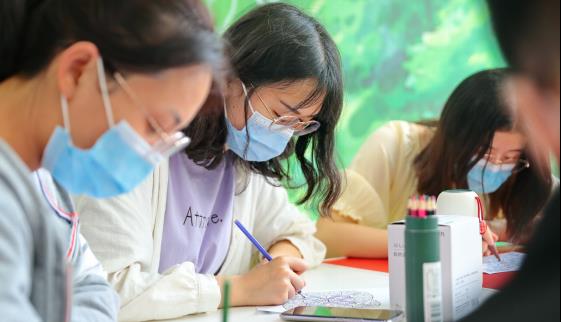 |“不招网课毕业生”,被HR一句话整破防了,大学生实在太难了