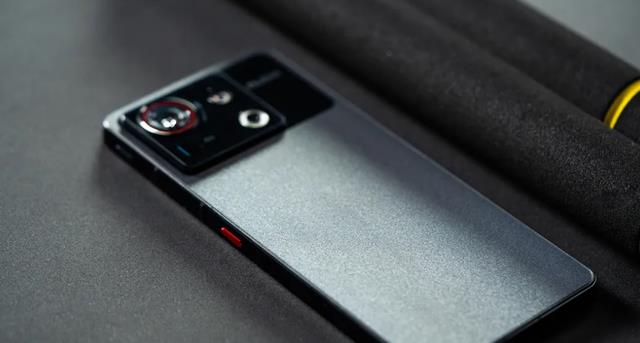 电池|113万跑分“机皇”,18GB+1TB大储存,仅售3399元起